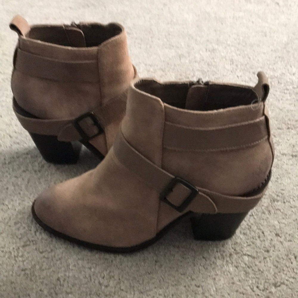 Kelsi Dagger taupe boots 7.5 worn once